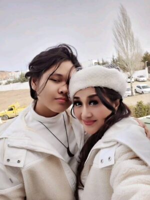 Paramitha Rusady Instagram - Selamat Hari Ibu 22 dec 2022 

Terimakasih ibuku  atas pelukan dan kasih sayangmu yg agung dan mulia , memperjuangkan segalanya untukku 
Hal yg terindah adalah menjadi seorang ibu yg bahagia dikelilingi  ditaburi kasih sayang dari anak2 nya  dan ingin selalu ada dan membanggakan  bagi anak2nya ...dan yg harus disyukuri adalah ketika  kebersamaan cinta dan kasih sayang ibu tak sia2 tak diabaikan ..ibu sabar mengasuh mendidik dan membimbing dan berdoa berharap serta menanti cahaya kesuksesan yg santun berkah gemilang bagi anak2nya
 Mahakaryacinta  pemberian Allah 

Buat Adrian tersayang...
Mama yg selalu bahagia bila Adrian ada didekat dipelukan mama ..
#Paramitha Rusady