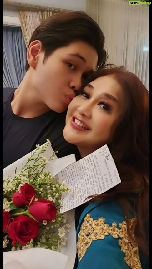 Paramitha Rusady - 4.1K Likes - Indahnya menjadi seorang ibu ..
Merayakannya setiap  detik setiap hari  setiap tahun
Namun momentum hari ibu selalu menjadi istimewa bagi kaum ibu diseluruh penjuru bumi dunia..

Terimakasih Adrian sayaang , untuk semua kebahagiaan  bunga dan surat  cinta yg diberikan oads mama sepanjang hidupmu ..kamu segalanya buat mama...semoga Allah memberikan kemuliaan dalam hidupmu
Dulu Mama juga punya ibu yg rasanya belum.puas mama membahagiakannya .,tak kan tergantikan dan tak kan terbayar oleh apapun . ..ingn juga sekarang  bisa memeluknya ..bisa kasih bunga dan surat cinta dan berterimakasih seperti yang Adrian berikan malam ini ,begitu mulianya beliau dimata mama ..yg mengajarkan cinta yg mama terjemahkan buatmu dan buat kehidupan ..
Semoga Allah Ridho  mama dan Adrian senantiasa bisa menjelma menjadi cinta itu selamanya & agar mama bisa menjadi ibu yg baik  Teriring doa terindah dan terbaik setiap waktu buat Adrian , ..Bismillah  #tabarakallah

Peluk cium rindu..
 sembah sujud dikakimu mohon ridhomu ibunda Marie Zumaria ...alfatehah...