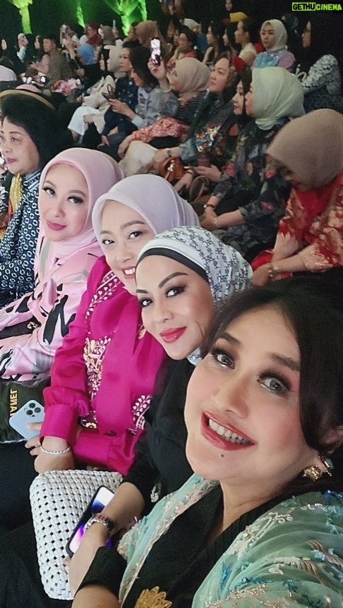 Paramitha Rusady - 3.9K Likes - My beautiful evening with @MAZULABEL
So proud of you adikku 
Marini sayang .
Sukses dan teruslah berkarya untuk negri 
Terimakasih undangannya 
Malamku jadi  Indah menggenakan & melihat gaun2 mu serta outfitmu yg cantik2 ... you look stunning and wonderful
Be the best ..as always
Bismillah 

#,oaramitha rusady#
