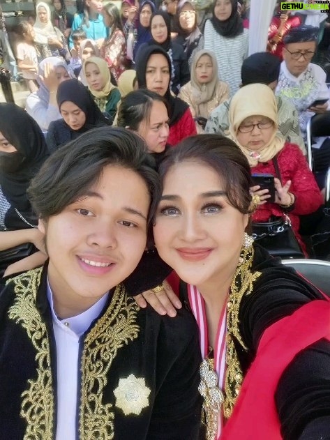Paramitha Rusady - 6.8K Likes - Assalamualaikum sadayana ..sampurasun  wilujeng enjing ..salam sehat  rahayu dari Sumedang Larang ...merayakan ulang tahun Adrian bersamaan dengan perayaan hari jadi Sumedang ..menanti prosesi kirab Pandji dan kirab Mahkota Binokasih 14 may 2023
# paramitha rusady #