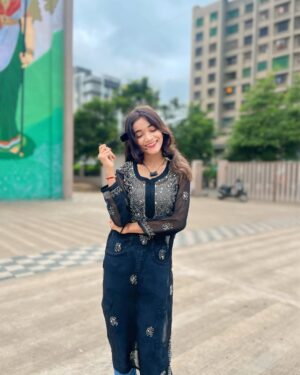 Pari Rajput Instagram - Love me 🥴🥰

@parirajput1304_ 

#like#share,#comment#photo#Love me#😘❤️‍🩹🌷🖇️________________😘❤️‍🩹🌷