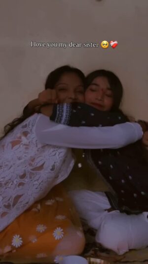 Pari Rajput Instagram - My dad sister ❤️‍🩹🥺

@parirajput1304_