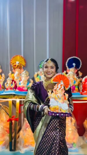 Pari Rajput Instagram - Love you so much Bappa 🥺❤️‍🩹

@parirajput1304_ 

#like#share#comment#Video#follow#bappa ❤️‍🩹#love
