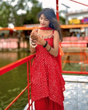 Pari Rajput Instagram - 🫣🫶🏻❤️

@parirajput1304_ 

#Like#Share#Comment#Follow#Photos#Love#Red colour#Cute#Beauty#