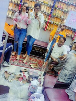 Parika Sharma Instagram - shaky🩷#besties 💙