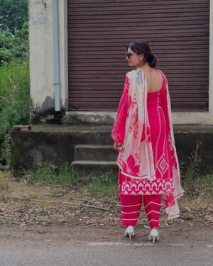 Parika Sharma Instagram - #pinkaesthetic #suitlovers #bottom #pinterest #design #fashion #fashionable #fashionista #beauty #pinksuit💕#burrbery