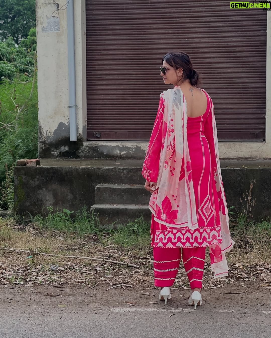 Parika Sharma - 6.2K Likes - #pinkaesthetic #suitlovers #bottom #pinterest #design #fashion #fashionable #fashionista #beauty #pinksuit💕#burrbery