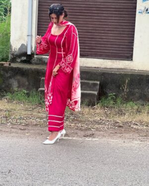 Parika Sharma Instagram - #pinkaesthetic #suitlovers #bottom #pinterest #design #fashion #fashionable #fashionista #beauty #pinksuit💕#burrbery