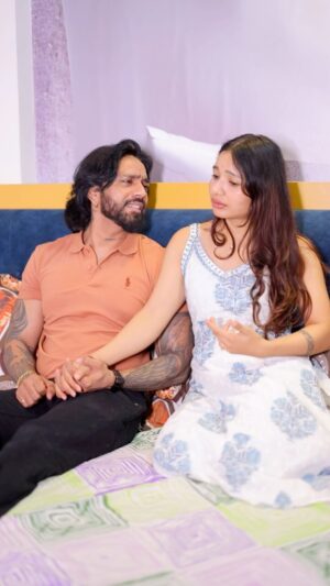 Parul Ahirwar Instagram - chalak husband 🥹
@veer_sharma2611
#explore #trending
