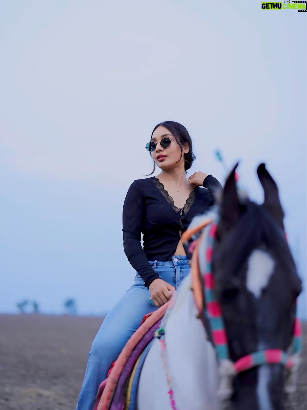 Parul Ahirwar - 94.6K Likes - Having a moments🖤🖤