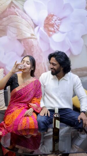 Parul Ahirwar Instagram - Pati ke sath party🥹
@veer_sharma2611
#explore #comedy #viral