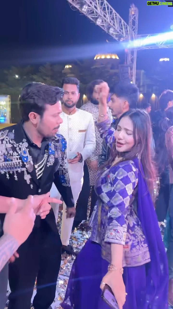 Parul Ahirwar - 122.1K Likes - Dosti ki shadi me dance❤️
@oye_indori 

#trendingreels
