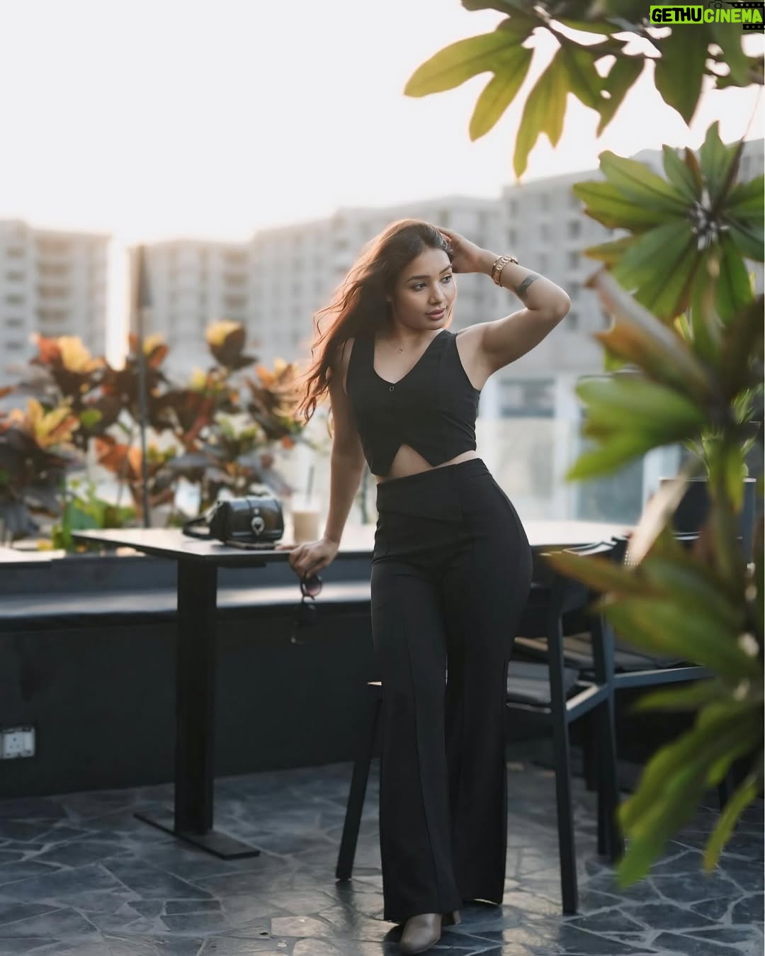 Parul Ahirwar - 104.3K Likes - Kambakth ishq 🖤🖤