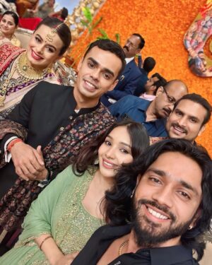 Parul Ahirwar Instagram - मध्य प्रदेश के पूर्व मुख्यमंत्री शिवराज सिंह चौहान बेटे की शादी में❣️💐