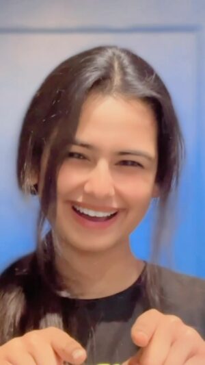 Parul Arora Instagram - Dilbara 🩶