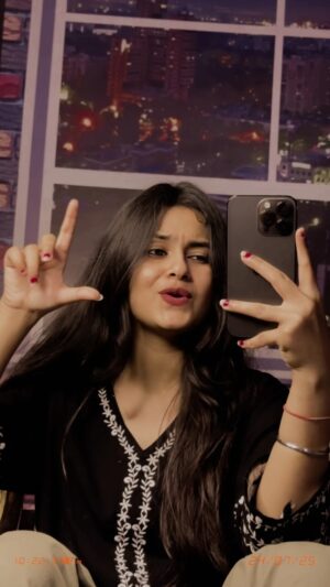 Parul Arora Instagram - Jo har kisi ne acha lagu re m paisa thodi hu 💰