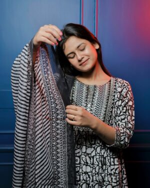 Parul Arora Instagram - ❤️✨
📷 - @arora_ashish_09
.
#suit #suits #outfit #ootd #fashion #traditional #traditionaloutfit #pic #picoftheday #explore #explorepage #trending #feature