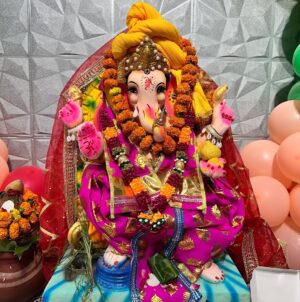 Parul Arora Instagram - GANPATI BAPPA MORYA 🙏🏻😍 Ganesh Chaturthi 2024 😇😍❤️🥰
#ganeshchaturthi #ganeshchaturthi2024