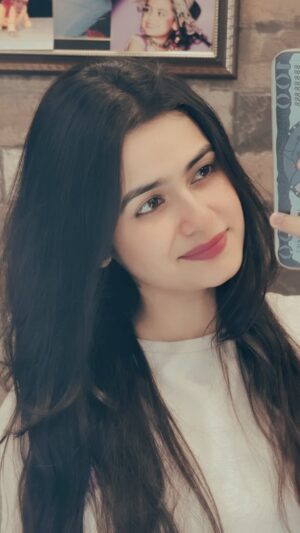 Parul Arora Instagram - 😎