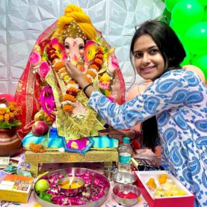 Parul Arora Instagram - GANPATI BAPPA MORYA 🙏🏻😍 Ganesh Chaturthi 2024 😇😍❤️🥰
#ganeshchaturthi #ganeshchaturthi2024