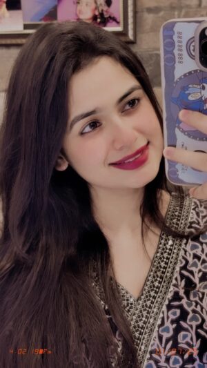 Parul Arora Instagram - Zindagi bin tumhare adhuri ❤️🩹