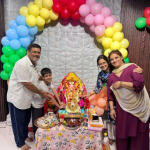 Parul Arora Instagram - GANPATI BAPPA MORYA 🙏🏻😍 Ganesh Chaturthi 2024 😇😍❤️🥰
#ganeshchaturthi #ganeshchaturthi2024