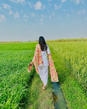 Parul Panghal Instagram - Mhara gaam dekhye❤️

#holi #new 
 #love #jaatff #jat #jatt #jaatni #jaatjaatni #coffee #stabucks #mine 
. @missparul__ #missparul__ 
#love #loveislove #sonata @missparul #trend #picoftheday #instagood #instablackandwhite #instamood #likeforlikes #likesforlike #followforfollowback #instagram #explorepage #exploreindia #exploremore #viralpost