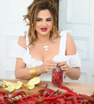 Pascale Machaalani Instagram - #صباح_الخير انا سعيدة باصداء ونجاح #ماحبيتش
#باسكال_مشعلاني_ماحبيتش
#mahbeitch
#pascalemachaalani
#tunis
#tunisia
#lebanon
#حامات #فلفل #🌶🌶🌶🌶