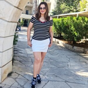 Pascale Machaalani Instagram - #إجت_الصيفية يلا ننزل #ع_بيروت
شو ما صار ما النا الا بيروت
بيلبقلا الفرحه والناس وهيي بهالشرق الماس
ورح يرجع اسما يلمع
واللي رايح رح يرجع رح يرجع على بيروت
#باسكال_مشعلاني
#pascale
#pascalemachalani
#pascalemachaalani #lebanon #broumana
#برمان