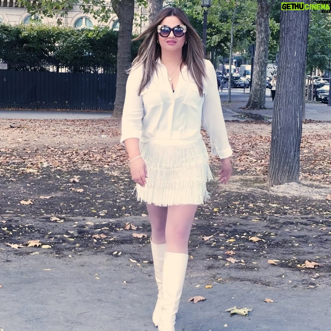 Pascale Machaalani - 16.3K Likes - #hello from #paris #france🇫🇷 
#arcdetriomphe #pascalemachalani 
#باسكال_مشعلاني #باريس 
#champselysees #septembre