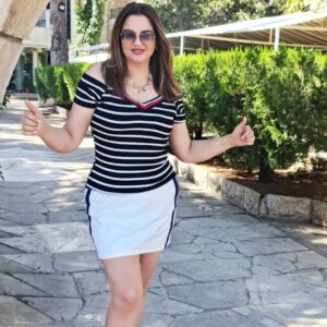 Pascale Machaalani Instagram - #إجت_الصيفية يلا ننزل #ع_بيروت
شو ما صار ما النا الا بيروت
بيلبقلا الفرحه والناس وهيي بهالشرق الماس
ورح يرجع اسما يلمع
واللي رايح رح يرجع رح يرجع على بيروت
#باسكال_مشعلاني
#pascale
#pascalemachalani
#pascalemachaalani #lebanon #broumana
#برمان