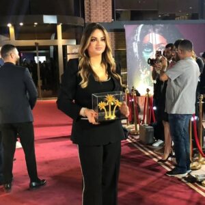 Pascale Machaalani Instagram - انا سعيدة من تكريمي من #العراق من الاعلامية المميزة #جيهان_الطائي من #مجلة #السيدة_الاولى
وتكريمي من #مؤسسةنخيل عراقي الثقافية والفنون من
د.مجاهد ابو الهيل بميدالية برونزية نادرة لشاعر العرب الاكبر
#محمد_مهدي_الجواهري
@iraqpalm
@m.aboalhail @jiehan_altaay
@melhemabouchedid
#iraq
#بغداد #العراق
#باسكال_مشعلاني
#pascalemachaalani