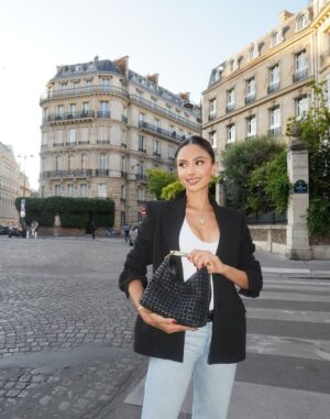 Patricia Contreras Instagram - She wears cool bags @elleme #elleme
Use my code: PGC20 for a -20% on website
#ellemestyle #content #parissianstyle #genz #trends #vogue #voguestyle