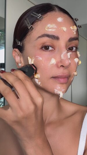 Patricia Contreras Instagram - Comment réussir une glass skin, le vraie secret pour avoir une peau de porcelaine ✨
#glassskinmakeup #glasskin #glassskintrend #luxuryskin #skincare #kbeauty #contentcreator #createurfrançais #createurcontenu