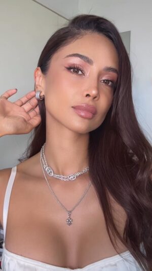 Patricia Contreras Instagram - Instagram wifeybombshell 💕✨
Produits:
@nudestix
@patmcgrathreal
@tartecosmetics
@toofaced
@toofacedlovesfrance
@makeupforever
#contentcreator #beauty #fashion #luxury #highmaintenance