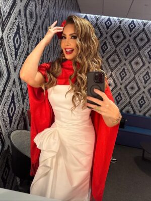 Patricia Navidad Instagram - āBesos y Copasā, gran estreno de mi nuevo tema musical, te invito a escucharlo en todas las plataformas digitales. šš yš·š·
”Gracias de corazón!
