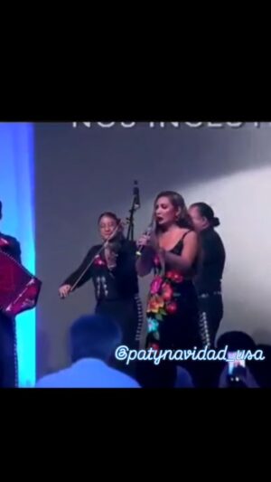 Patricia Navidad Instagram - Nuestra amada @patricianavidad_oficial deleitandonos con su maravilloso talento en el evento de esta noche de @victoryjesse en Campeche, Mexico! 💫💎💖