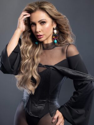 Patricia Navidad Instagram - Maquillaje y Stylist para mi bella @patricianavidad_oficial šššā¤ļø
.
Hair @naddelcastillo
FotografĆa @ricardo_cotta
Aretes @zhoe_parodi
Total look @jannetteklein
Corset @meganyami
Body @naomsss_vn18