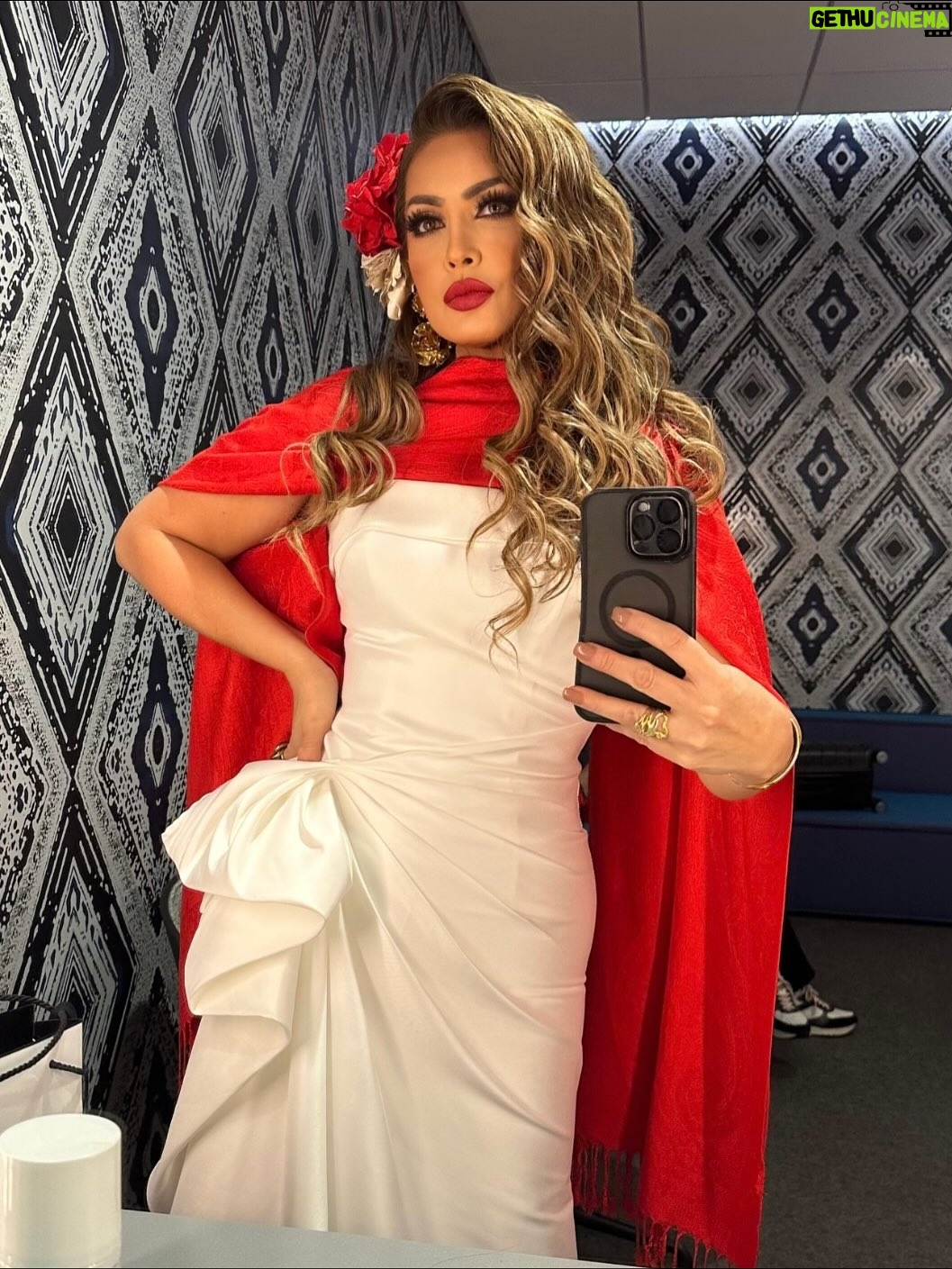 Patricia Navidad - 1.3K Likes - “Besos y Copas”, gran estreno de mi nuevo tema musical, te invito a escucharlo en todas las plataformas digitales. 💋💋 y🍷🍷
¡Gracias de corazón!