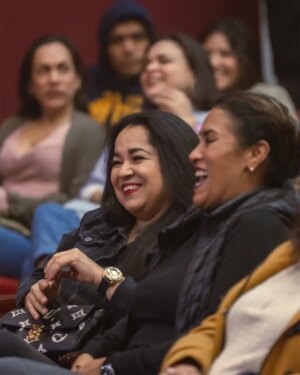 Patricia Portocarrero Instagram - Me paré, hablé, me reí… y ustedes conmigo.
“Es lo que hay” se estrenó con todo.
Gracias por llenar el teatro y el alma.
¡Nos vemos en la próxima función! 💃🏽🔥
📸 @_bupaz
#EsLoQueHay #Unipersonal #PatriciaPortocarrero #teatroperuano