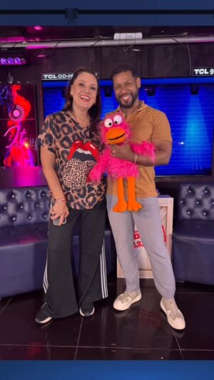 Patricia Portocarrero Instagram - LA TALENTOSA Y DIVERTIDA PATRICIA PORTOCARRERO NOS VISITA ESTE JUEVES 8:10PM EN “EPQM” PARA MATARNOS DE RISA CON SUS OCURRENCIAS 😂
Mira la entrevista en mi canal: “Edson Pa Que Más” y suscríbete GRATIS✌🏽
#patriciaportocarrero #lasbandalas #comicidad #actrizcomica #actriz #actrizperuana #cine #cineperuano #clown #elsantoconvento #peru #perú #chollywood #peru🇵🇪 #farandulaperuana #tvshow #youtubechannel #podcastshow #televisión #television #teatro #solteracasadaviudadivorciada