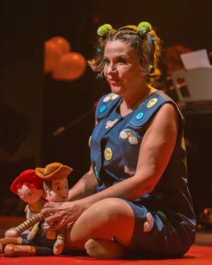 Patricia Portocarrero Instagram - Me paré, hablé, me reí… y ustedes conmigo.
“Es lo que hay” se estrenó con todo.
Gracias por llenar el teatro y el alma.
¡Nos vemos en la próxima función! 💃🏽🔥
📸 @_bupaz
#EsLoQueHay #Unipersonal #PatriciaPortocarrero #teatroperuano