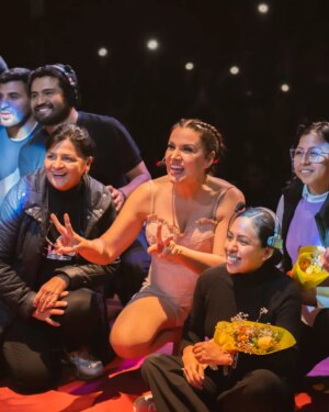 Patricia Portocarrero Instagram - Me paré, hablé, me reí… y ustedes conmigo.
“Es lo que hay” se estrenó con todo.
Gracias por llenar el teatro y el alma.
¡Nos vemos en la próxima función! 💃🏽🔥
📸 @_bupaz
#EsLoQueHay #Unipersonal #PatriciaPortocarrero #teatroperuano