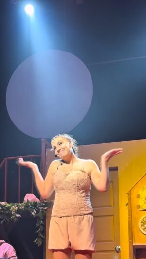 Patricia Portocarrero Instagram - Ya tienes tu entrada??🤩
Te espero en el Centro Español hoy!🎭
Recuerda que tenemos 15 funciones así que aprovecha y reserva tu entrada en Joinnus!
#fyp #parati #foryou
#patriciaportocarrero #comedia
#humor #peru #teatro #trend #Viral
#karolg