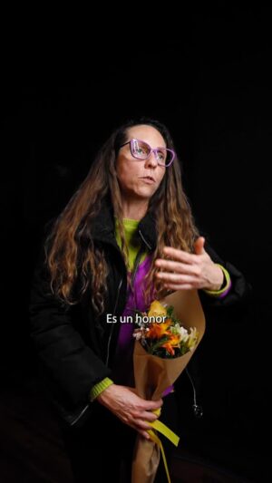 Patricia Portocarrero Instagram - Gracias, mi querida Saskia, por estar, por tu cariño de siempre y por acompañarme en esta locura hermosa que es “Es lo que hay”. 🥹✨
¡Nos seguimos viendo en el teatro! 🎭
Funciones: viernes, sábados y domingos a las 8:00 p. m. en el Centro Español.
#EsLoQueHay 💥
📸 @_bupaz
#PatriciaPortocarrero #SaskiaBernahola #Amistad #Teatro #Comedia #Unipersonal #Humor