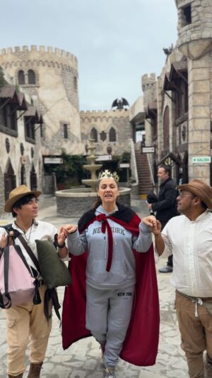 Patricia Portocarrero Instagram - Patricia Portocarrero en esencia pura durante su visita al Castillo. 🏰 👑
#castillodechancay #humor #core #perú #random #perucore #fyp #paratiiiiiiiiiiiiiiiiiiiiiiiiiiiiiii #humor