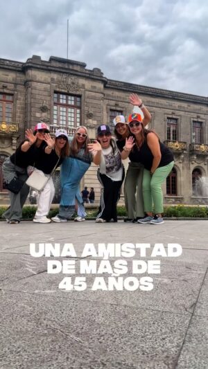 Patricia Portocarrero Instagram - ¿Qué nos pasó en México?
Dicen que la vida se mide en años… pero nosotras la medimos en historias.
Aunque a esta viaje faltaron dos que no pudieron venir 😞, somos ocho mujeres distintas, valientes, con cicatrices que se volvieron heroínas.
Superamos pérdidas, reinventamos caminos, aprendimos a reírnos del dolor y a abrazar cada logro. Nos hemos acompañado en cada momento.
Hoy celebramos la amistad que no se quiebra con el tiempo.
Nos miramos y vemos orgullo: por lo que somos, por lo que logramos, y por lo que aún nos falta vivir.
Porque la amistad que se forjó en el colegio nos confirma que la verdadera riqueza es tener con quién viajar la vida. 💫👭❤️
BestFriendsForeverAndEverAlwaysTogether
#viajedeamigas #bff #amigas #peru #patriciaportocarrero #insta