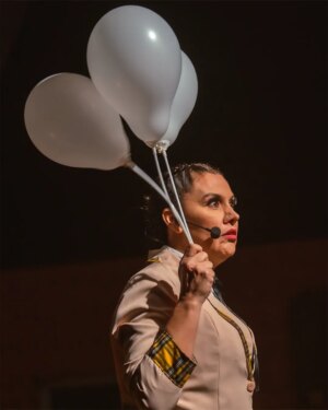 Patricia Portocarrero Instagram - Me paré, hablé, me reí… y ustedes conmigo.
“Es lo que hay” se estrenó con todo.
Gracias por llenar el teatro y el alma.
¡Nos vemos en la próxima función! 💃🏽🔥
📸 @_bupaz
#EsLoQueHay #Unipersonal #PatriciaPortocarrero #teatroperuano