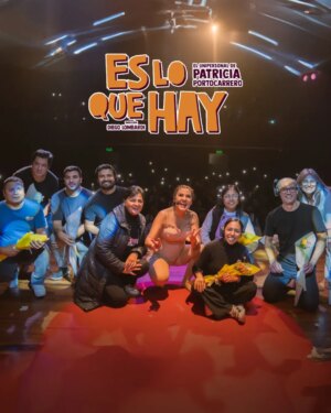 Patricia Portocarrero Instagram - Me paré, hablé, me reí… y ustedes conmigo.
“Es lo que hay” se estrenó con todo.
Gracias por llenar el teatro y el alma.
¡Nos vemos en la próxima función! 💃🏽🔥
📸 @_bupaz
#EsLoQueHay #Unipersonal #PatriciaPortocarrero #teatroperuano