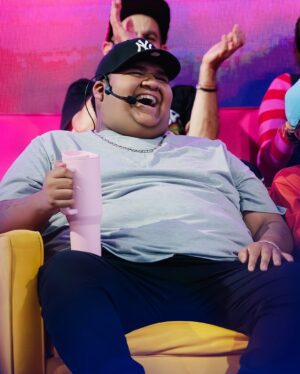 Patricia Portocarrero Instagram - Gente 🔥 no son las 4 y 20 pero ya está de regreso Pablo Saldarriaga 🚬, actor, improvisador, comediante y, básicamente, embajador no oficial de la legislación del cannabis en el Perú. 🤯Ademas, esta semana aparecieron unas payasas 🤡 con un número de clown tan desquiciado que nos hicieron sudar frío, pero igual nos meamos de la risa 😂; y lee bien, porque el tablero de Apuesta Total 🎲💸 esta vez vino con sorpresas que nos dejaron a todos con la mandíbula en el piso💰Conéctate a CTM.